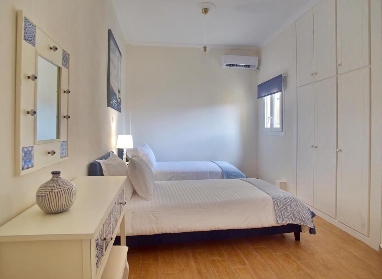 The Bluehouse - Spacious Top Floor Flat With Parking, By Mon Repos Beach Corfu (city) Exterior foto