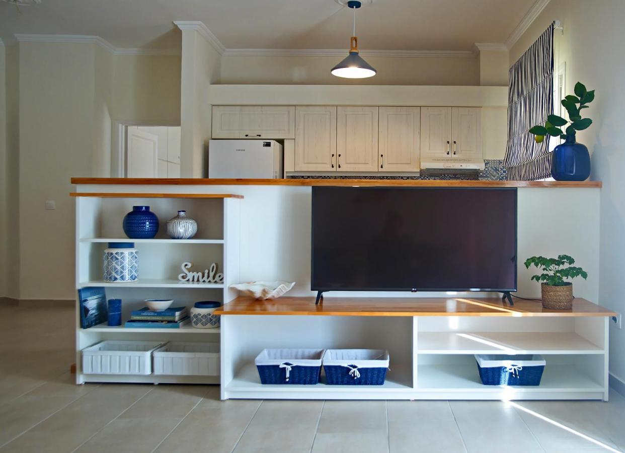 The Bluehouse - Spacious Top Floor Flat With Parking, By Mon Repos Beach Corfu (city) Exterior foto