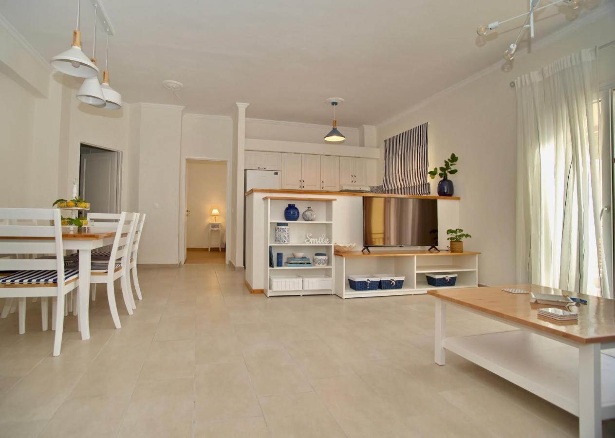 The Bluehouse - Spacious Top Floor Flat With Parking, By Mon Repos Beach Corfu (city) Exterior foto
