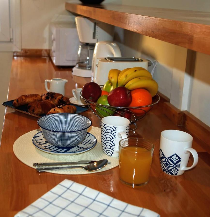 The Bluehouse - Spacious Top Floor Flat With Parking, By Mon Repos Beach Corfu (city) Exterior foto
