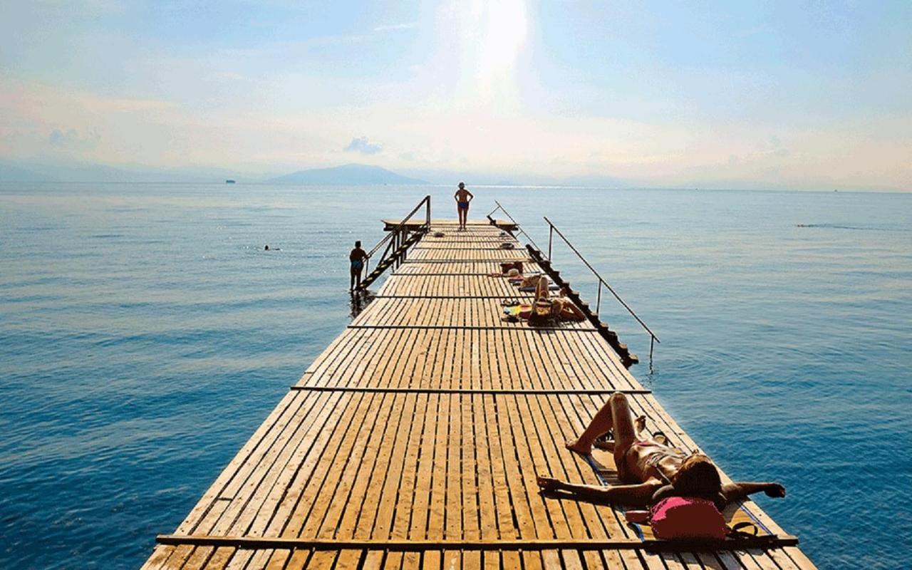The Bluehouse - Spacious Top Floor Flat With Parking, By Mon Repos Beach Corfu (city) Exterior foto